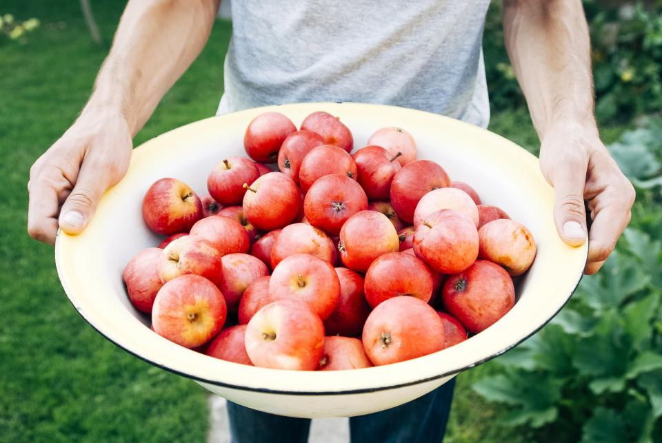 red apples